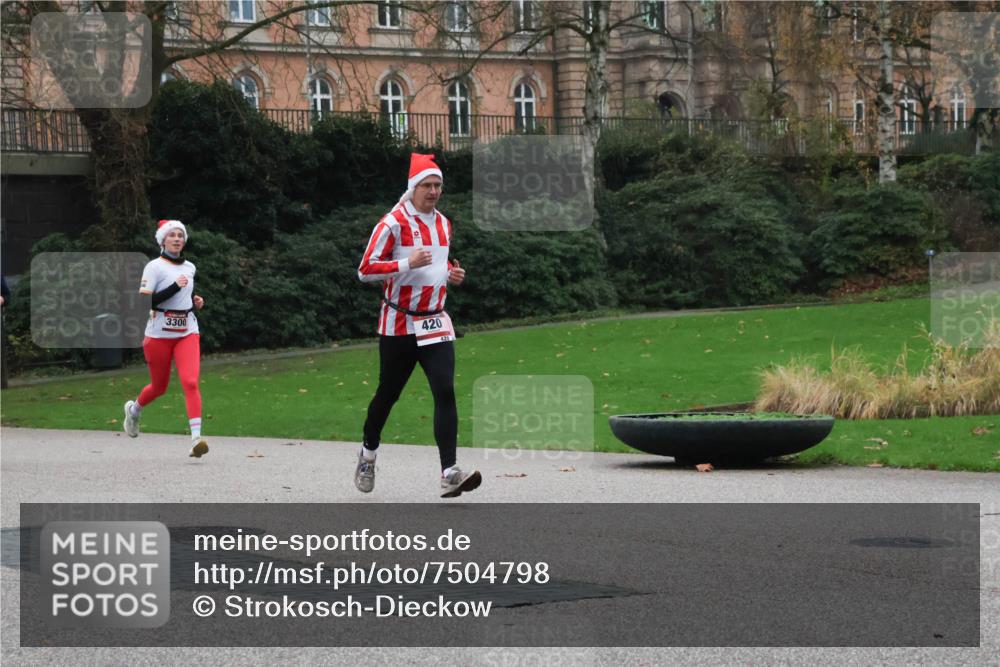 08.12.2024 - St. Pauli X-Mass-Run No. 14 Strokosch-Dieckow http://msf.ph/oto/7504798 08.12.2024 09:38:34 Laufen 3300, 420 meine-sportfotos.de