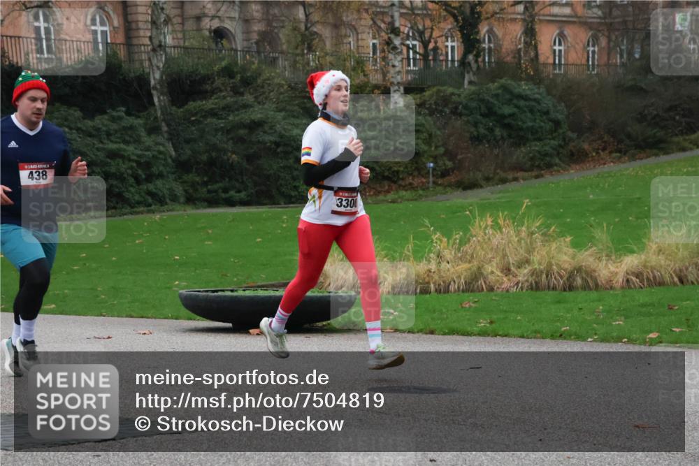 08.12.2024 - St. Pauli X-Mass-Run No. 14 Strokosch-Dieckow http://msf.ph/oto/7504819 08.12.2024 09:38:36 Laufen 438, 3300 meine-sportfotos.de