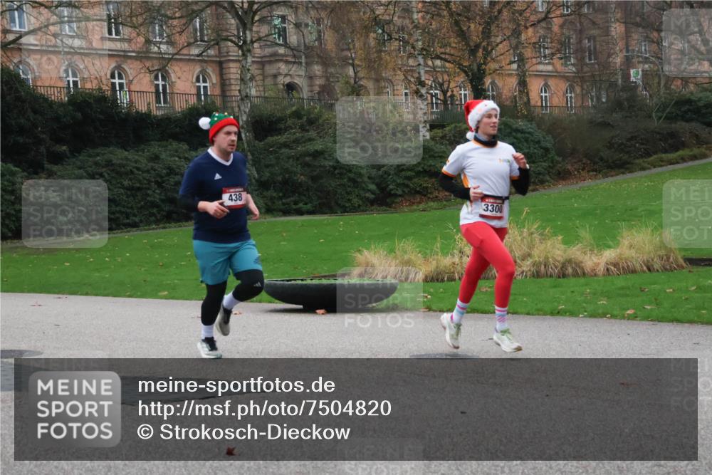 08.12.2024 - St. Pauli X-Mass-Run No. 14 Strokosch-Dieckow http://msf.ph/oto/7504820 08.12.2024 09:38:36 Laufen 438, 3300 meine-sportfotos.de