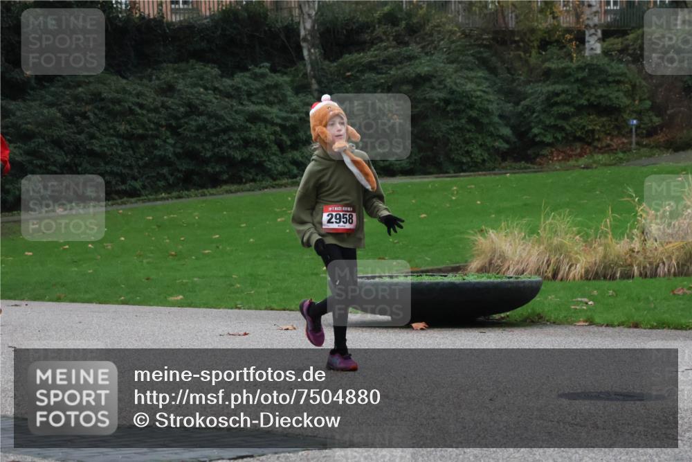 08.12.2024 - St. Pauli X-Mass-Run No. 14 Strokosch-Dieckow http://msf.ph/oto/7504880 08.12.2024 09:38:45 Laufen 2958 meine-sportfotos.de