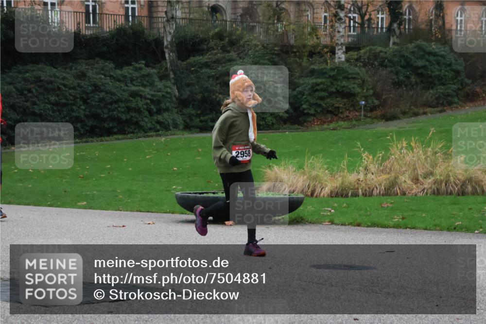 08.12.2024 - St. Pauli X-Mass-Run No. 14 Strokosch-Dieckow http://msf.ph/oto/7504881 08.12.2024 09:38:45 Laufen 2958 meine-sportfotos.de