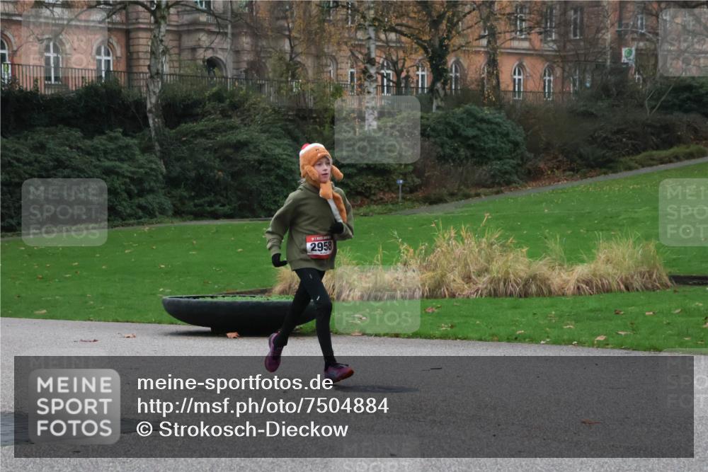 08.12.2024 - St. Pauli X-Mass-Run No. 14 Strokosch-Dieckow http://msf.ph/oto/7504884 08.12.2024 09:38:45 Laufen 2958 meine-sportfotos.de