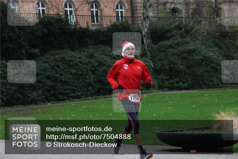 08.12.2024 - St. Pauli X-Mass-Run No. 14 Strokosch-Dieckow http://msf.ph/oto/7504888 08.12.2024 09:38:46 Laufen 1754 meine-sportfotos.de
