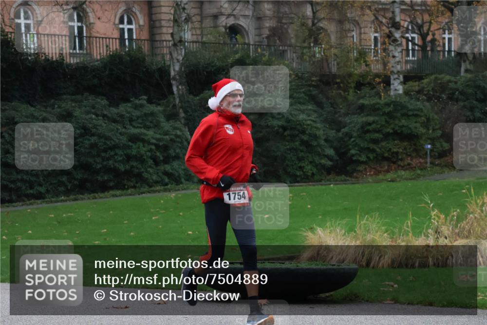 08.12.2024 - St. Pauli X-Mass-Run No. 14 Strokosch-Dieckow http://msf.ph/oto/7504889 08.12.2024 09:38:46 Laufen 1754 meine-sportfotos.de