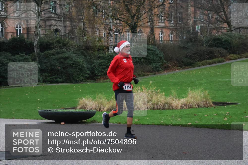 08.12.2024 - St. Pauli X-Mass-Run No. 14 Strokosch-Dieckow http://msf.ph/oto/7504896 08.12.2024 09:38:47 Laufen 1754 meine-sportfotos.de