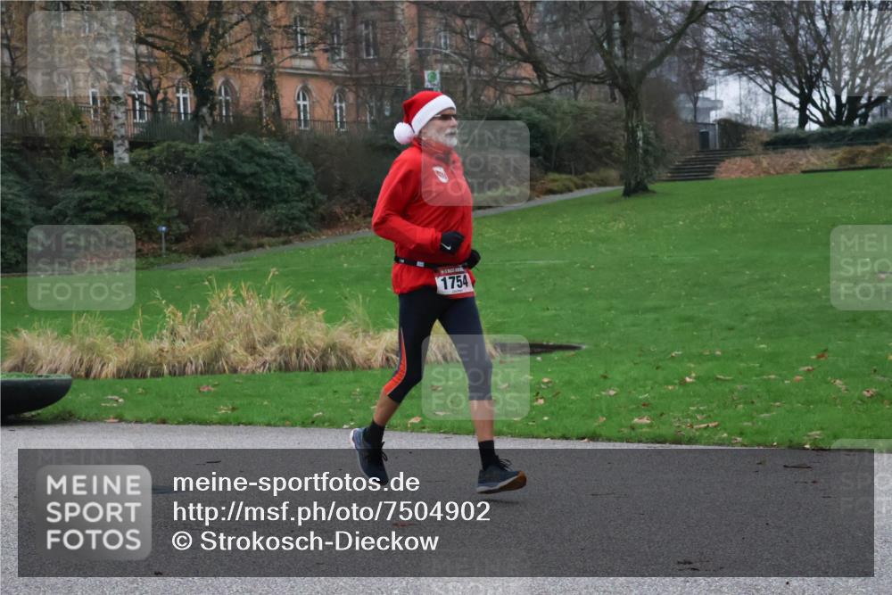 08.12.2024 - St. Pauli X-Mass-Run No. 14 Strokosch-Dieckow http://msf.ph/oto/7504902 08.12.2024 09:38:48 Laufen 1754 meine-sportfotos.de
