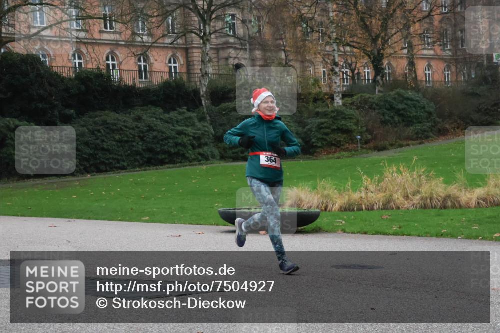08.12.2024 - St. Pauli X-Mass-Run No. 14 Strokosch-Dieckow http://msf.ph/oto/7504927 08.12.2024 09:38:52 Laufen 364 meine-sportfotos.de