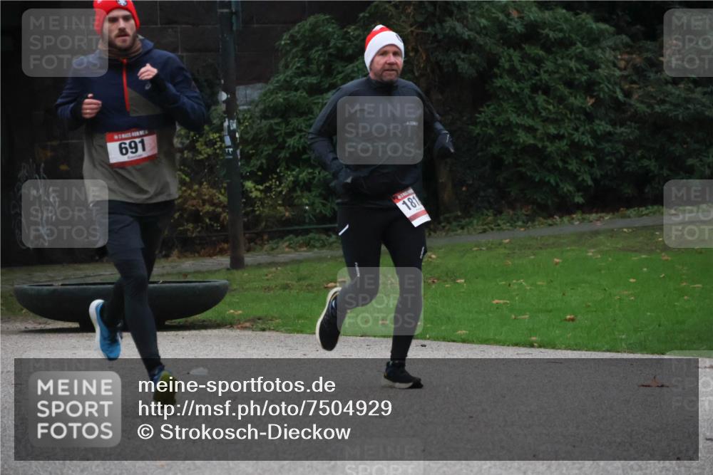 08.12.2024 - St. Pauli X-Mass-Run No. 14 Strokosch-Dieckow http://msf.ph/oto/7504929 08.12.2024 09:38:53 Laufen 691, 181 meine-sportfotos.de