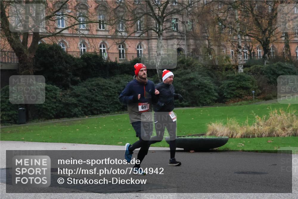 08.12.2024 - St. Pauli X-Mass-Run No. 14 Strokosch-Dieckow http://msf.ph/oto/7504942 08.12.2024 09:38:55 Laufen 691, 181 meine-sportfotos.de