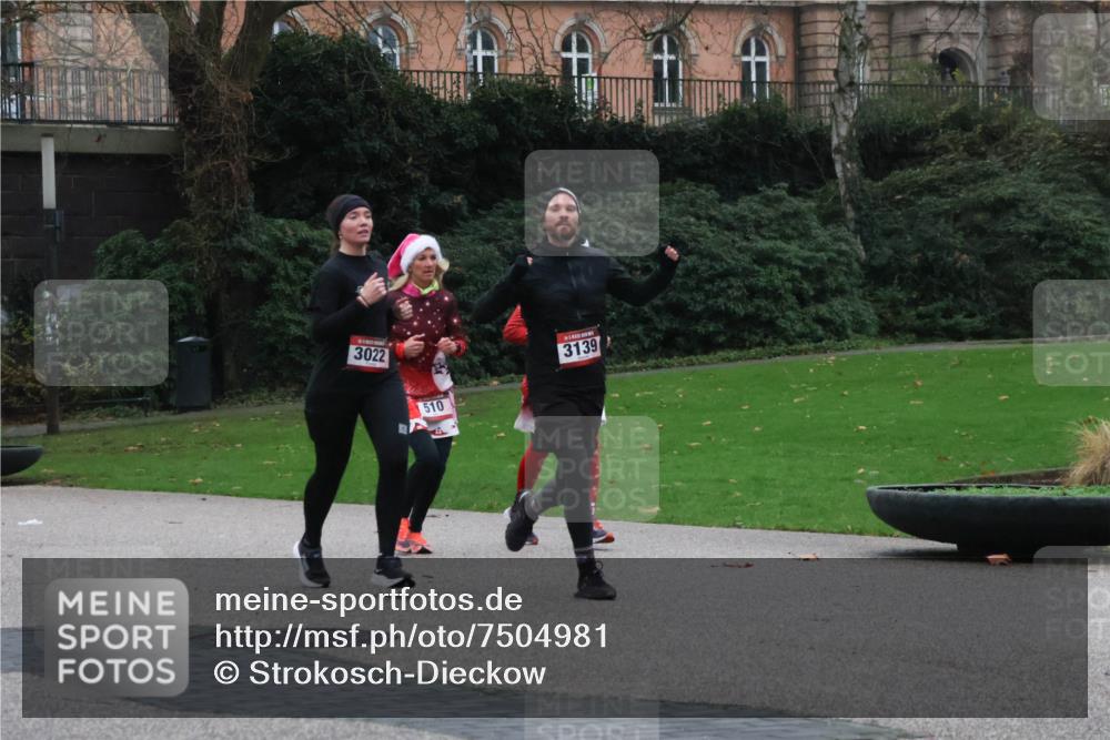 08.12.2024 - St. Pauli X-Mass-Run No. 14 Strokosch-Dieckow http://msf.ph/oto/7504981 08.12.2024 09:39:08 Laufen 3022, 510, 3139 meine-sportfotos.de