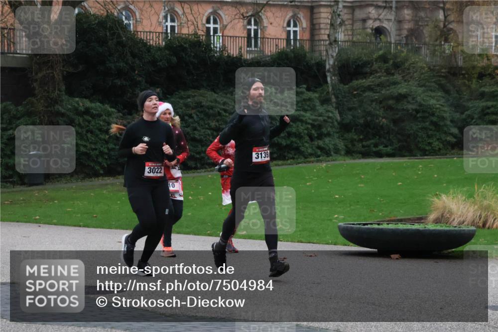 08.12.2024 - St. Pauli X-Mass-Run No. 14 Strokosch-Dieckow http://msf.ph/oto/7504984 08.12.2024 09:39:08 Laufen 3022, 10, 441, 3139 meine-sportfotos.de