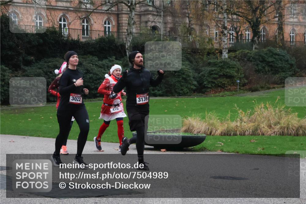 08.12.2024 - St. Pauli X-Mass-Run No. 14 Strokosch-Dieckow http://msf.ph/oto/7504989 08.12.2024 09:39:09 Laufen 3022, 410, 3139 meine-sportfotos.de