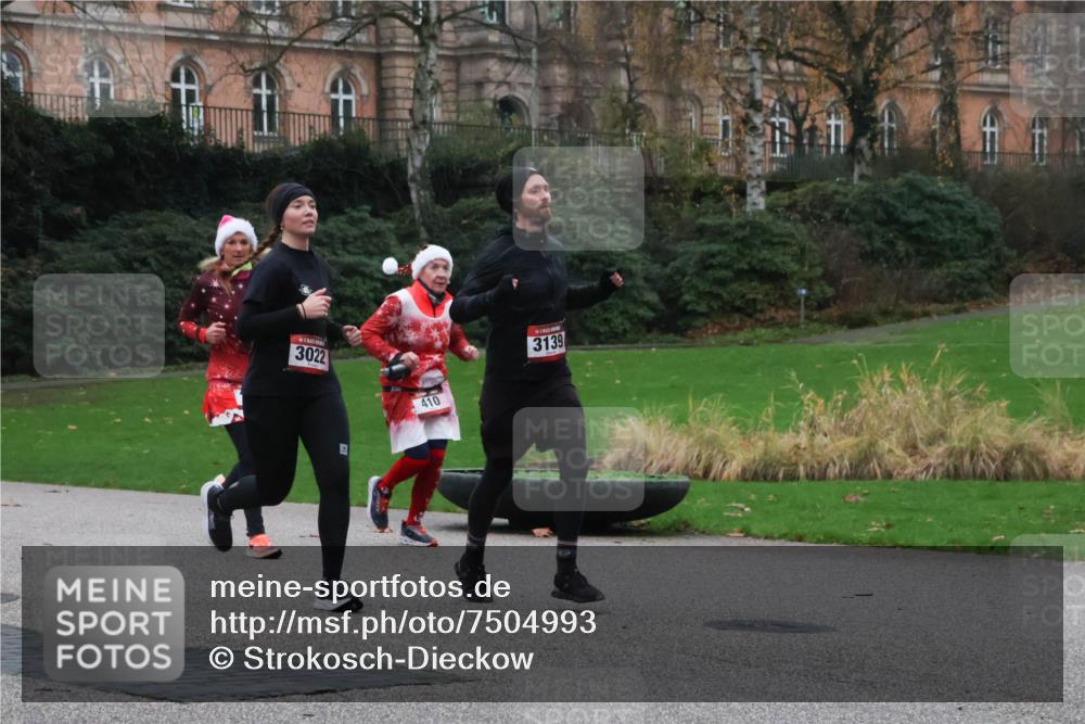 08.12.2024 - St. Pauli X-Mass-Run No. 14 Strokosch-Dieckow http://msf.ph/oto/7504993 08.12.2024 09:39:09 Laufen 3022, 410, 3139 meine-sportfotos.de