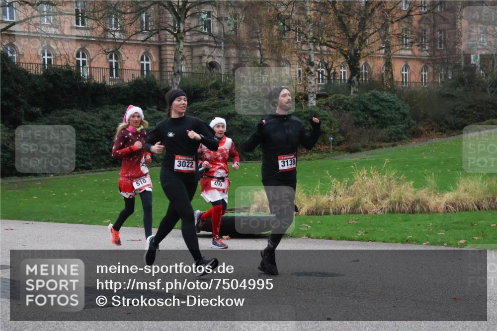 08.12.2024 - St. Pauli X-Mass-Run No. 14 Strokosch-Dieckow http://msf.ph/oto/7504995 08.12.2024 09:39:09 Laufen 3022, 510, 410, 3139 meine-sportfotos.de