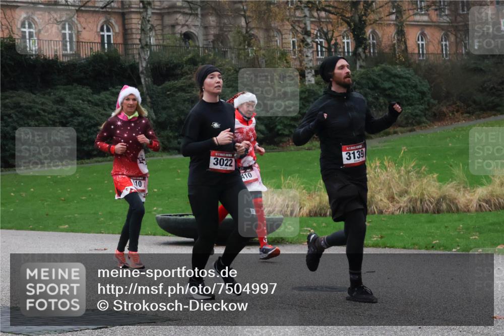 08.12.2024 - St. Pauli X-Mass-Run No. 14 Strokosch-Dieckow http://msf.ph/oto/7504997 08.12.2024 09:39:09 Laufen 10, 3022, 410, 3139 meine-sportfotos.de