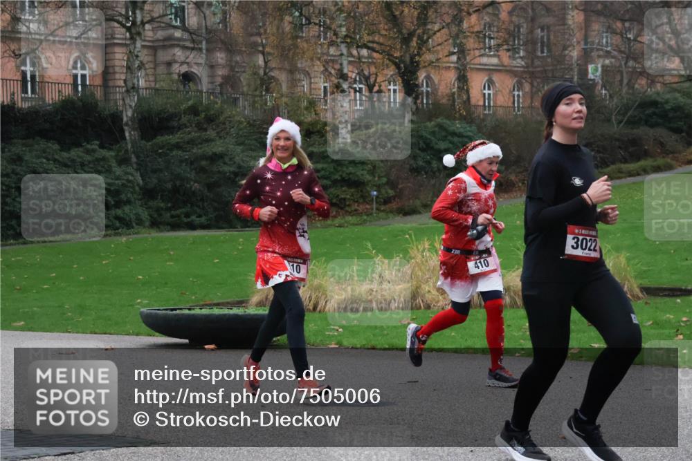 08.12.2024 - St. Pauli X-Mass-Run No. 14 Strokosch-Dieckow http://msf.ph/oto/7505006 08.12.2024 09:39:10 Laufen 10, 410, 3022 meine-sportfotos.de