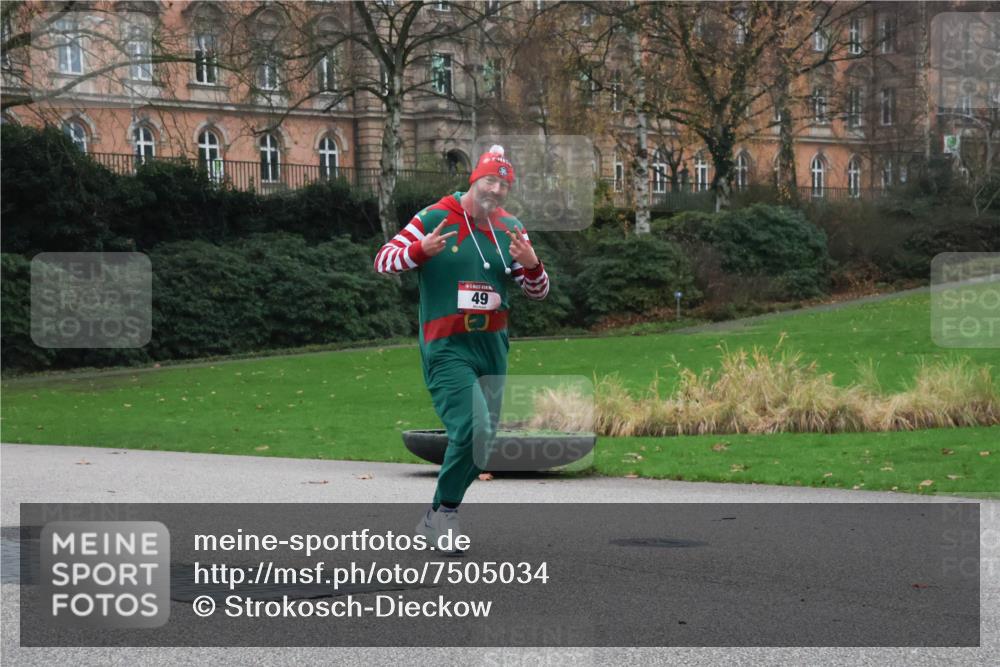 08.12.2024 - St. Pauli X-Mass-Run No. 14 Strokosch-Dieckow http://msf.ph/oto/7505034 08.12.2024 09:39:13 Laufen 49 meine-sportfotos.de