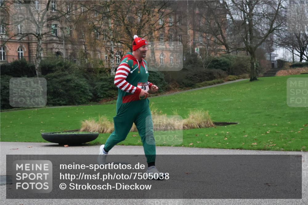 08.12.2024 - St. Pauli X-Mass-Run No. 14 Strokosch-Dieckow http://msf.ph/oto/7505038 08.12.2024 09:39:14 Laufen 49 meine-sportfotos.de