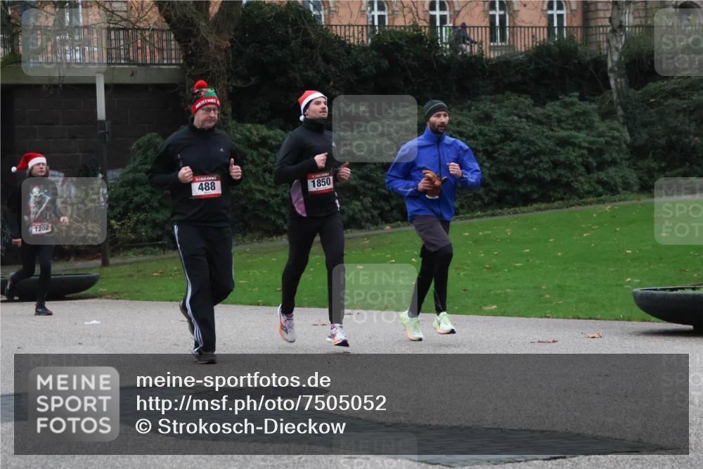 08.12.2024 - St. Pauli X-Mass-Run No. 14 Strokosch-Dieckow http://msf.ph/oto/7505052 08.12.2024 09:39:18 Laufen 1202, 488, 1850 meine-sportfotos.de
