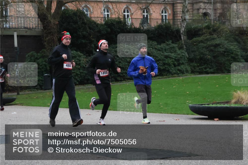 08.12.2024 - St. Pauli X-Mass-Run No. 14 Strokosch-Dieckow http://msf.ph/oto/7505056 08.12.2024 09:39:18 Laufen 202, 488, 1850 meine-sportfotos.de