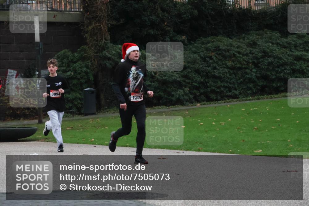 08.12.2024 - St. Pauli X-Mass-Run No. 14 Strokosch-Dieckow http://msf.ph/oto/7505073 08.12.2024 09:39:20 Laufen 3094, 1202 meine-sportfotos.de