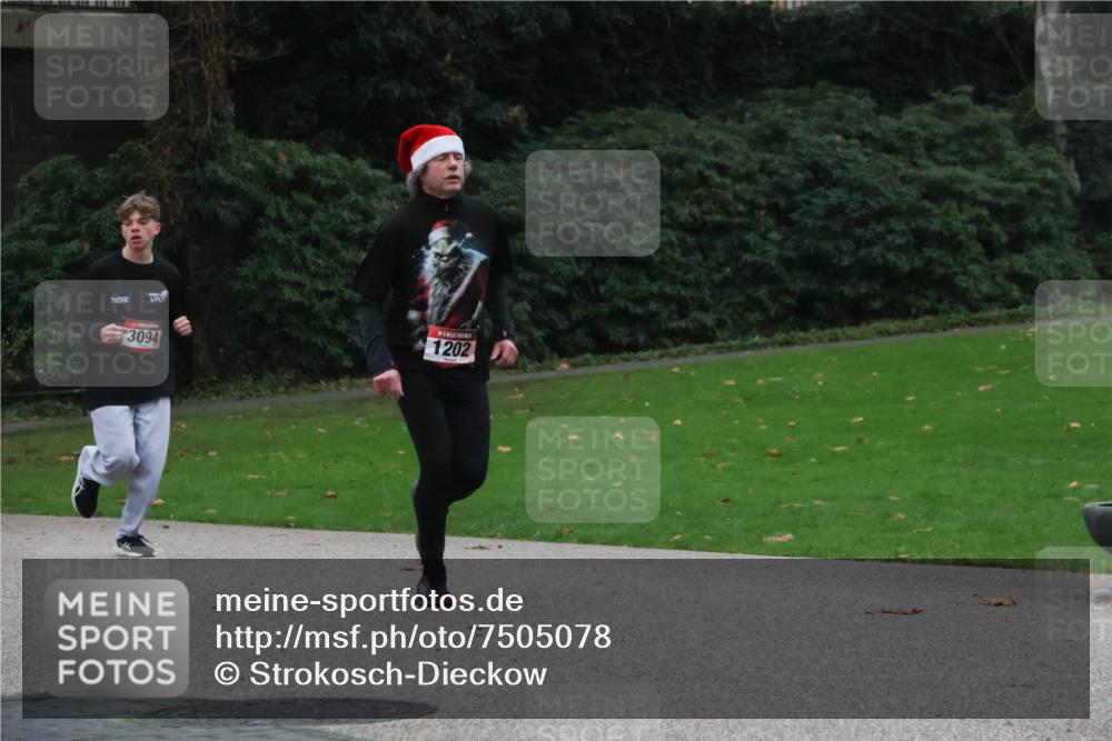 08.12.2024 - St. Pauli X-Mass-Run No. 14 Strokosch-Dieckow http://msf.ph/oto/7505078 08.12.2024 09:39:21 Laufen 3094, 1202 meine-sportfotos.de