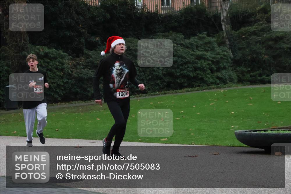 08.12.2024 - St. Pauli X-Mass-Run No. 14 Strokosch-Dieckow http://msf.ph/oto/7505083 08.12.2024 09:39:21 Laufen 3094, 1202 meine-sportfotos.de