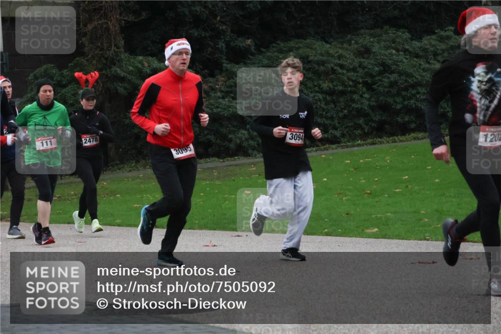 08.12.2024 - St. Pauli X-Mass-Run No. 14 Strokosch-Dieckow http://msf.ph/oto/7505092 08.12.2024 09:39:22 Laufen 111, 2478, 49, 3095, 3094, 1202 meine-sportfotos.de