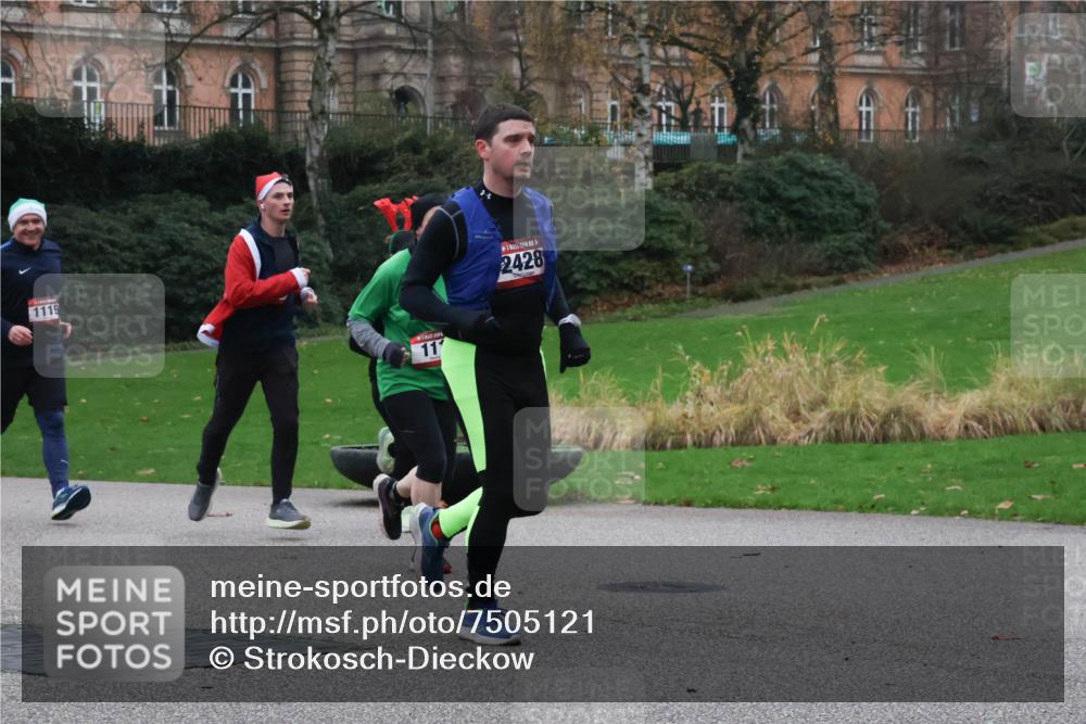 08.12.2024 - St. Pauli X-Mass-Run No. 14 Strokosch-Dieckow http://msf.ph/oto/7505121 08.12.2024 09:39:25 Laufen 1119, 11, 2428 meine-sportfotos.de