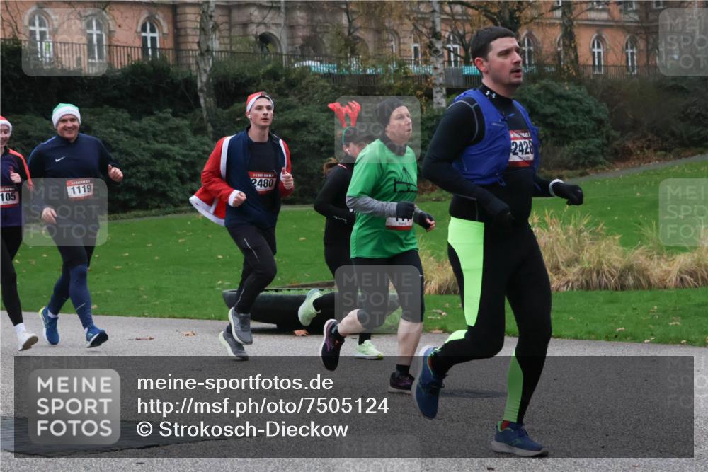 08.12.2024 - St. Pauli X-Mass-Run No. 14 Strokosch-Dieckow http://msf.ph/oto/7505124 08.12.2024 09:39:26 Laufen 105, 1119, 2480 meine-sportfotos.de