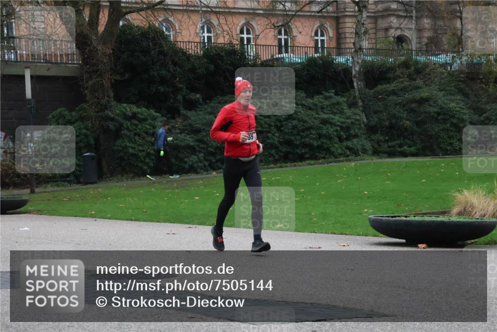 08.12.2024 - St. Pauli X-Mass-Run No. 14 Strokosch-Dieckow http://msf.ph/oto/7505144 08.12.2024 09:39:30 Laufen 55 meine-sportfotos.de