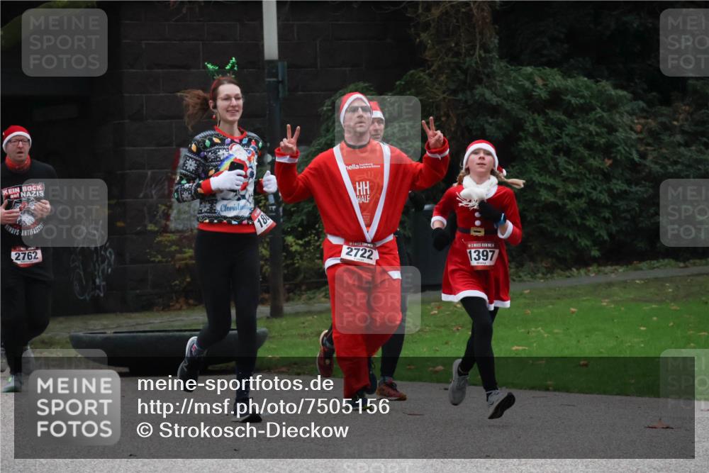 08.12.2024 - St. Pauli X-Mass-Run No. 14 Strokosch-Dieckow http://msf.ph/oto/7505156 08.12.2024 09:39:31 Laufen 2762, 2722, 1397 meine-sportfotos.de