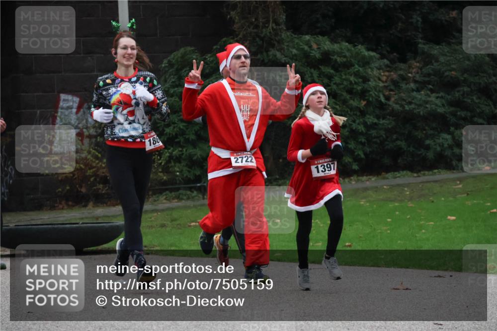 08.12.2024 - St. Pauli X-Mass-Run No. 14 Strokosch-Dieckow http://msf.ph/oto/7505159 08.12.2024 09:39:32 Laufen 186, 2722, 1397 meine-sportfotos.de