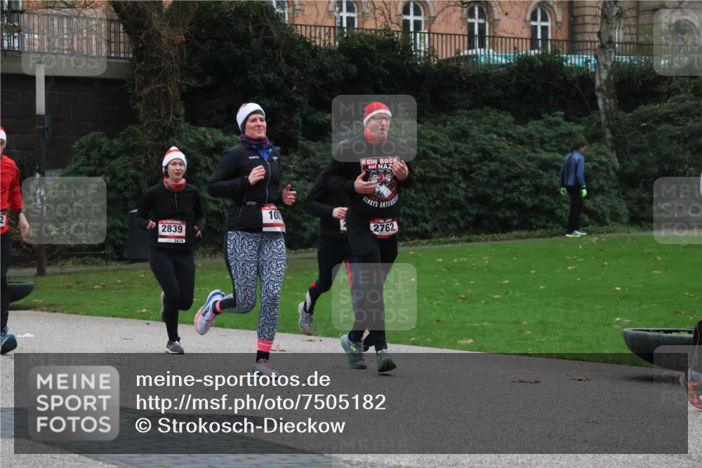 08.12.2024 - St. Pauli X-Mass-Run No. 14 Strokosch-Dieckow http://msf.ph/oto/7505182 08.12.2024 09:39:35 Laufen 2839, 2839, 100, 2762 meine-sportfotos.de