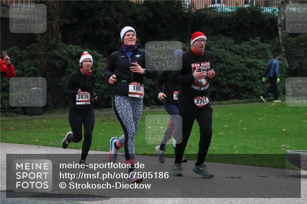 08.12.2024 - St. Pauli X-Mass-Run No. 14 Strokosch-Dieckow http://msf.ph/oto/7505186 08.12.2024 09:39:35 Laufen 2839, 2839, 100, 2, 2762 meine-sportfotos.de