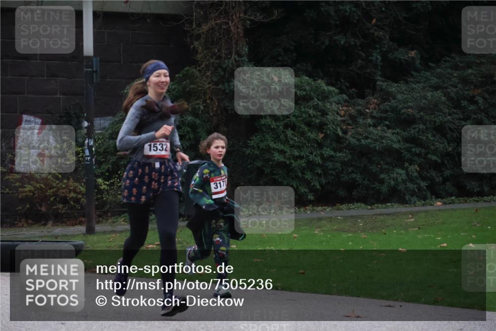 08.12.2024 - St. Pauli X-Mass-Run No. 14 Strokosch-Dieckow http://msf.ph/oto/7505236 08.12.2024 09:39:43 Laufen 1532, 3171 meine-sportfotos.de