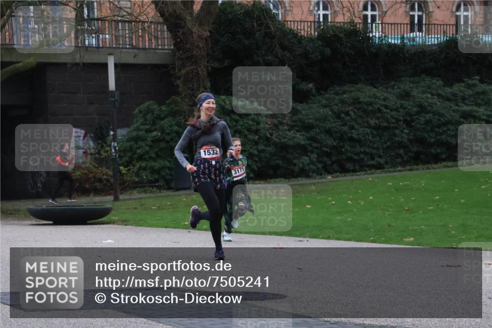 08.12.2024 - St. Pauli X-Mass-Run No. 14 Strokosch-Dieckow http://msf.ph/oto/7505241 08.12.2024 09:39:44 Laufen 1532, 3171 meine-sportfotos.de