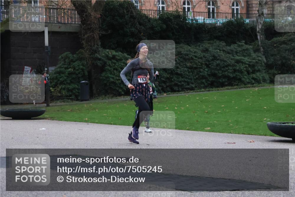 08.12.2024 - St. Pauli X-Mass-Run No. 14 Strokosch-Dieckow http://msf.ph/oto/7505245 08.12.2024 09:39:44 Laufen 153 meine-sportfotos.de
