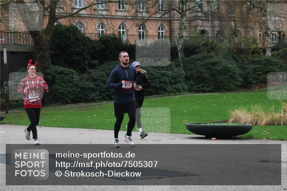 08.12.2024 - St. Pauli X-Mass-Run No. 14 Strokosch-Dieckow http://msf.ph/oto/7505307 08.12.2024 09:39:55 Laufen 1534, 1534, 832 meine-sportfotos.de
