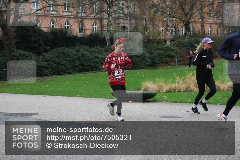 08.12.2024 - St. Pauli X-Mass-Run No. 14 Strokosch-Dieckow http://msf.ph/oto/7505321 08.12.2024 09:39:57 Laufen 1534, 29 meine-sportfotos.de