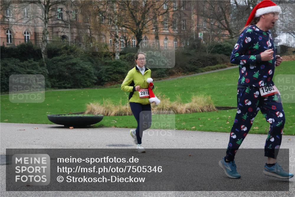 08.12.2024 - St. Pauli X-Mass-Run No. 14 Strokosch-Dieckow http://msf.ph/oto/7505346 08.12.2024 09:40:03 Laufen 2818, 1563 meine-sportfotos.de