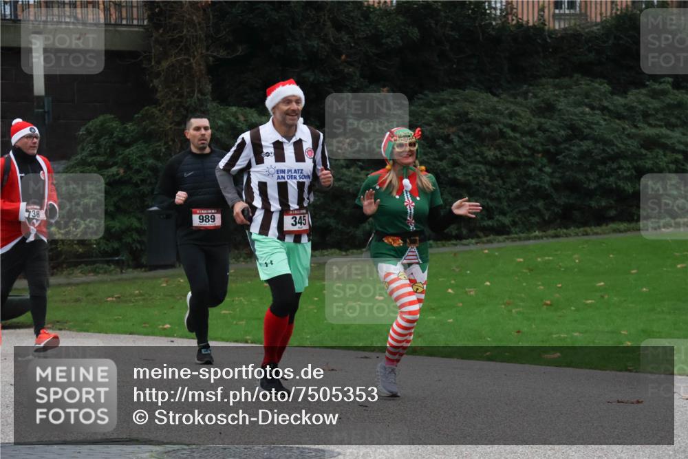 08.12.2024 - St. Pauli X-Mass-Run No. 14 Strokosch-Dieckow http://msf.ph/oto/7505353 08.12.2024 09:40:04 Laufen 738, 989, 345 meine-sportfotos.de