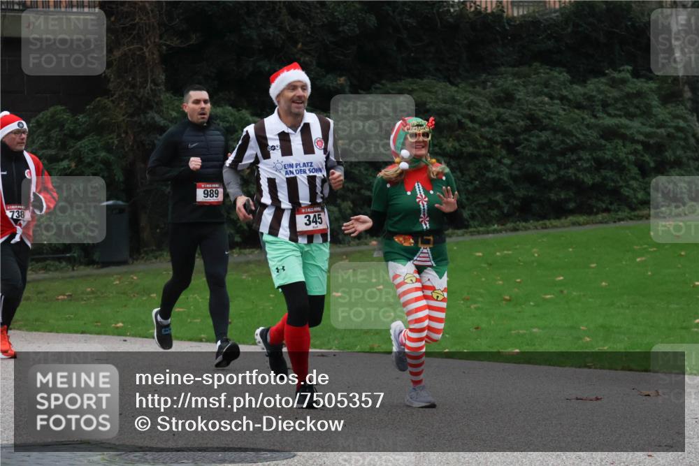 08.12.2024 - St. Pauli X-Mass-Run No. 14 Strokosch-Dieckow http://msf.ph/oto/7505357 08.12.2024 09:40:05 Laufen 989, 738, 345 meine-sportfotos.de