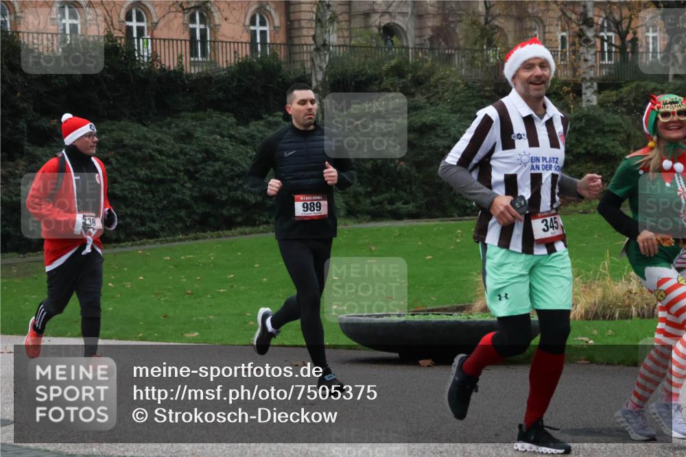 08.12.2024 - St. Pauli X-Mass-Run No. 14 Strokosch-Dieckow http://msf.ph/oto/7505375 08.12.2024 09:40:07 Laufen 38, 989, 345 meine-sportfotos.de