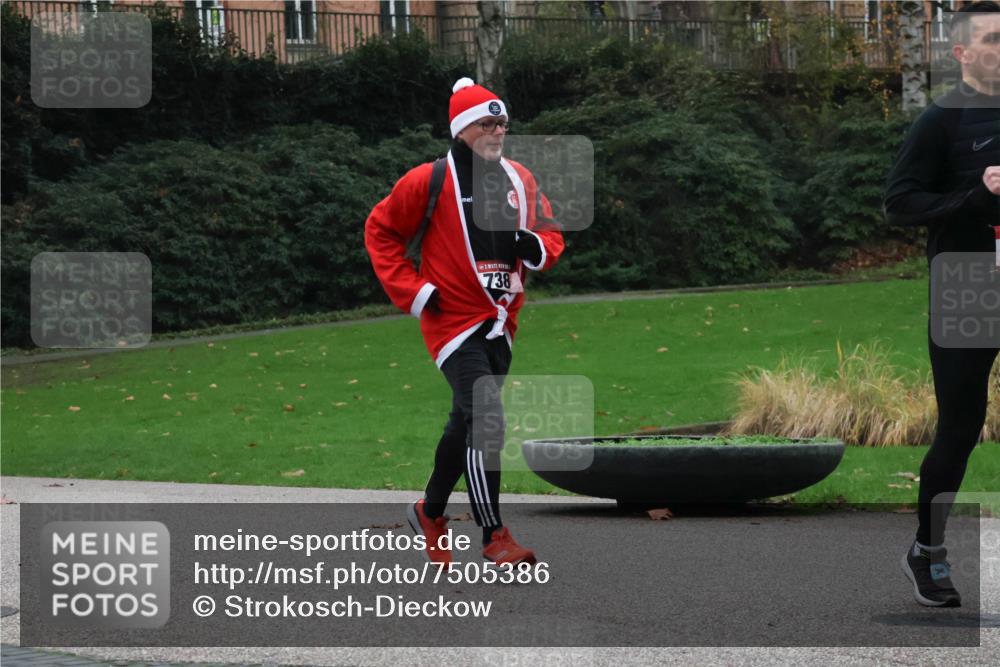 08.12.2024 - St. Pauli X-Mass-Run No. 14 Strokosch-Dieckow http://msf.ph/oto/7505386 08.12.2024 09:40:08 Laufen 738 meine-sportfotos.de