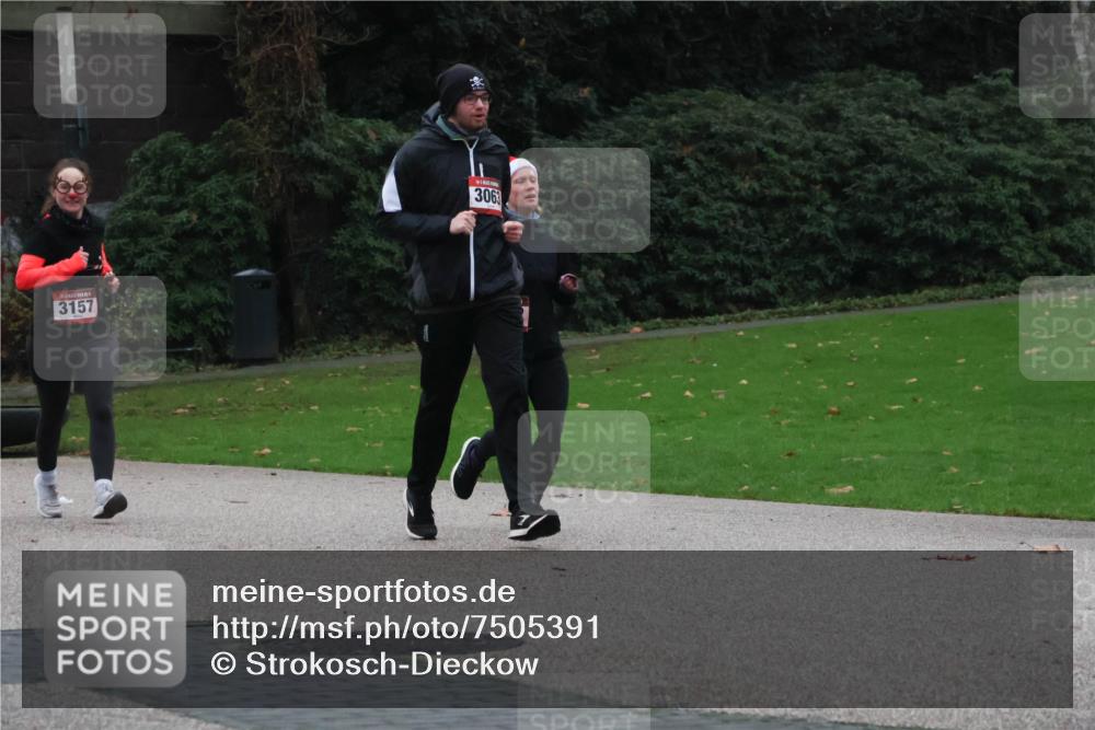 08.12.2024 - St. Pauli X-Mass-Run No. 14 Strokosch-Dieckow http://msf.ph/oto/7505391 08.12.2024 09:40:09 Laufen 3157, 3063 meine-sportfotos.de