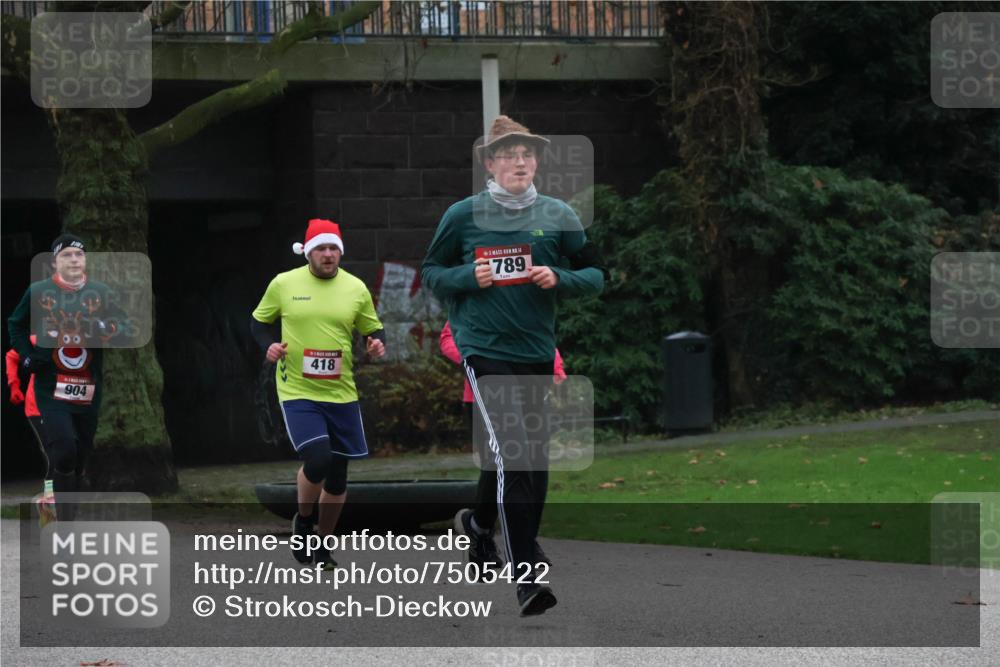 08.12.2024 - St. Pauli X-Mass-Run No. 14 Strokosch-Dieckow http://msf.ph/oto/7505422 08.12.2024 09:40:15 Laufen 904, 418, 14, 789 meine-sportfotos.de