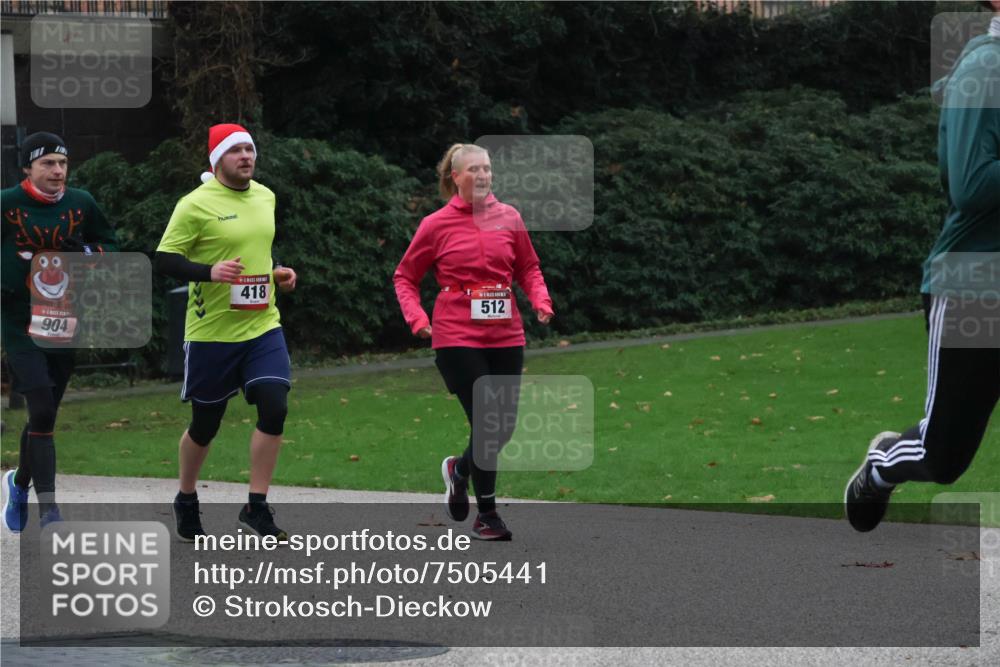 08.12.2024 - St. Pauli X-Mass-Run No. 14 Strokosch-Dieckow http://msf.ph/oto/7505441 08.12.2024 09:40:17 Laufen 904, 418, 512 meine-sportfotos.de