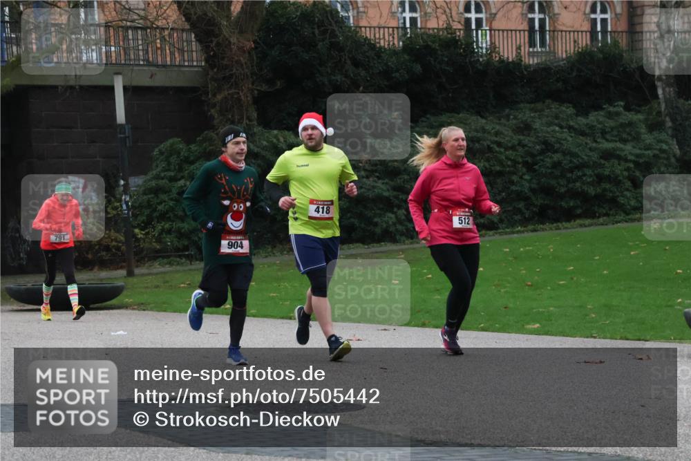 08.12.2024 - St. Pauli X-Mass-Run No. 14 Strokosch-Dieckow http://msf.ph/oto/7505442 08.12.2024 09:40:17 Laufen 00, 418, 791, 904, 512 meine-sportfotos.de