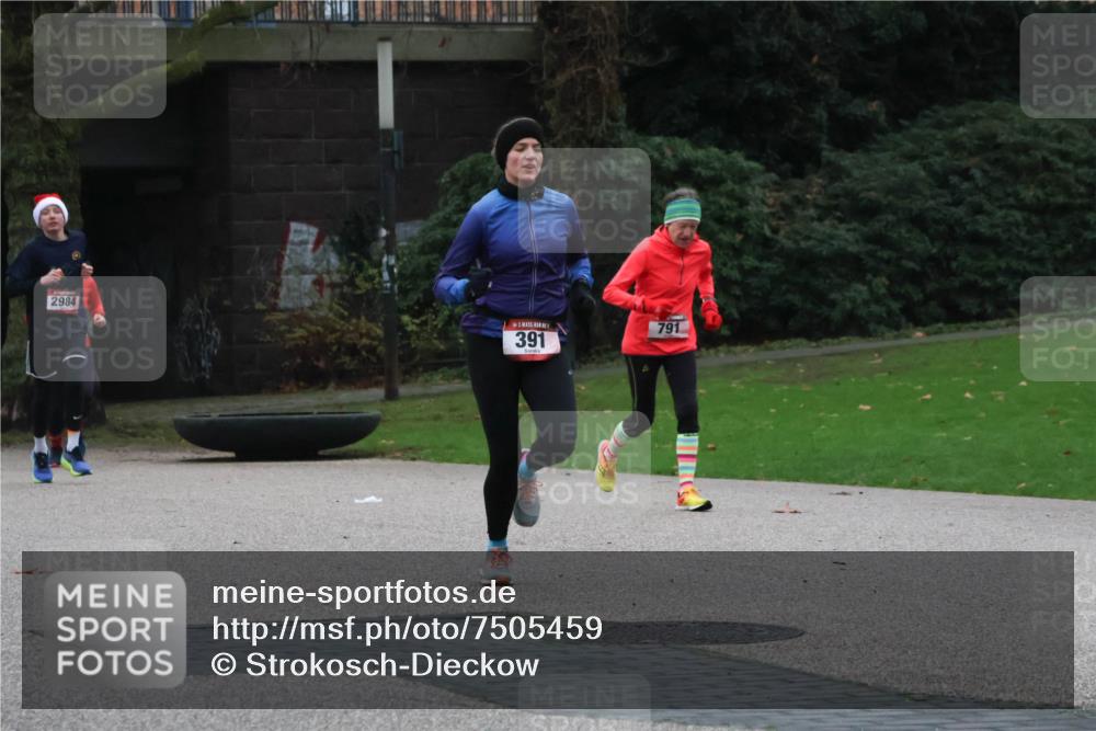 08.12.2024 - St. Pauli X-Mass-Run No. 14 Strokosch-Dieckow http://msf.ph/oto/7505459 08.12.2024 09:40:19 Laufen 2984, 391, 791 meine-sportfotos.de